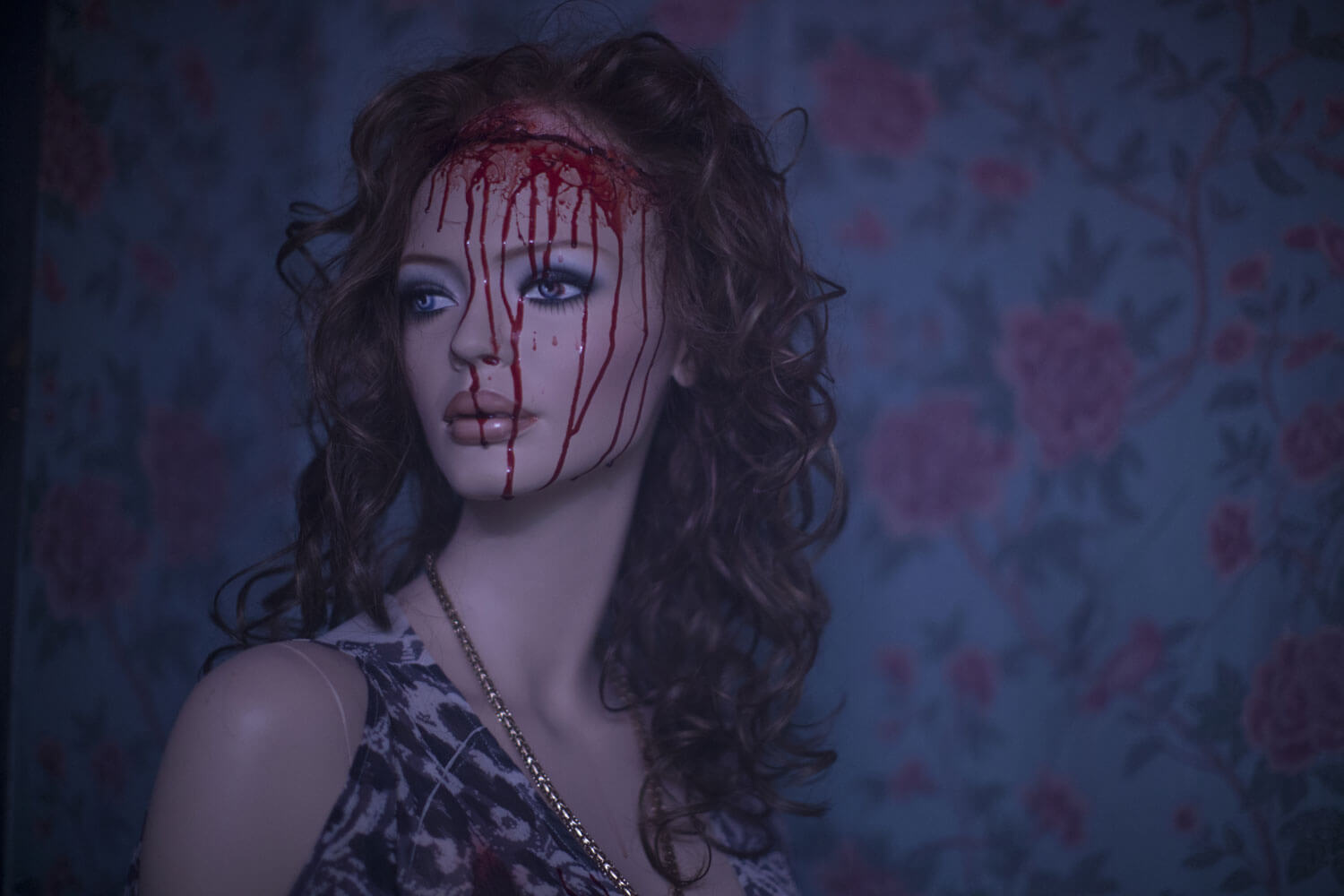 maniac-remake-2012-mannequin-blood-scalp
