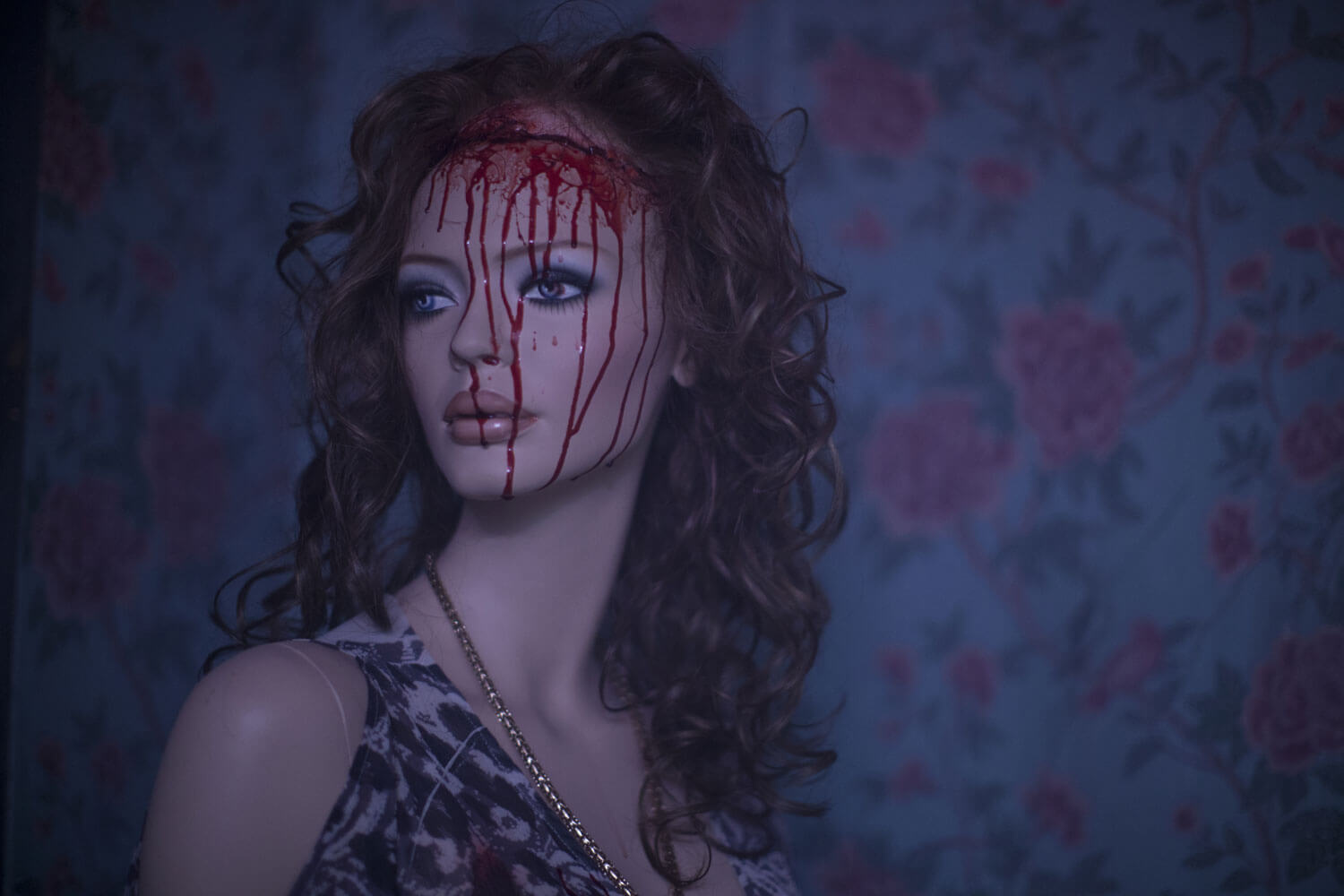 maniac-remake-2012-mannequin-blood-scalp