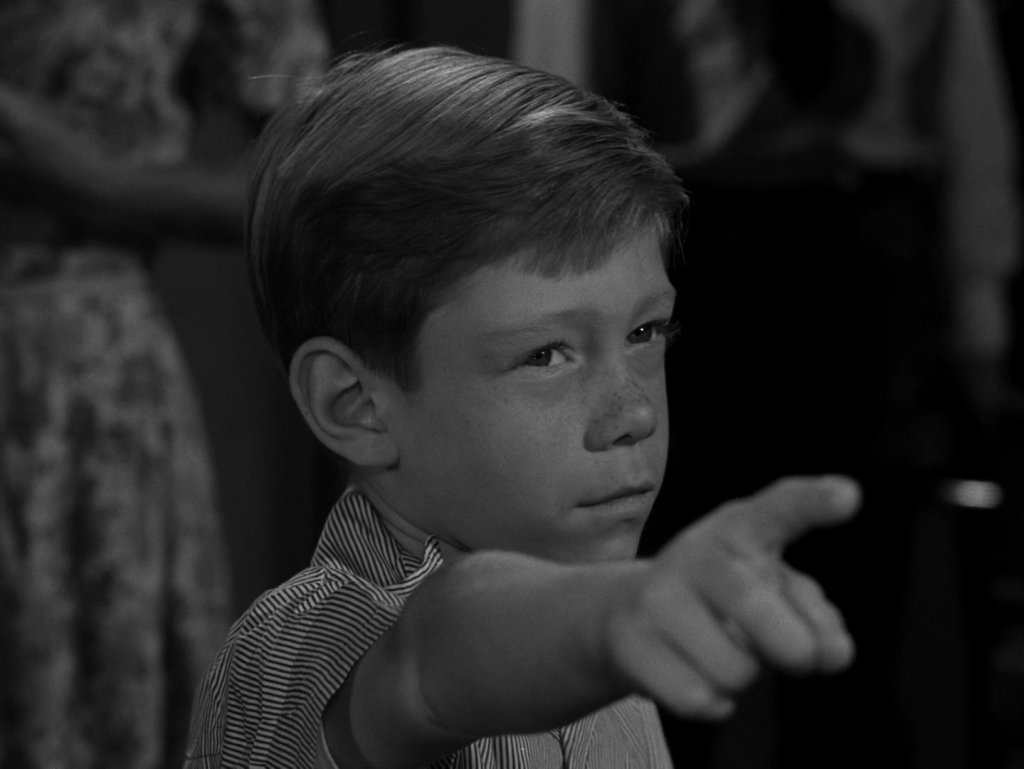 BETWEEN LIGHT AND SHADOW THE TWILIGHT ZONE TOP 20 STARBURST Magazine