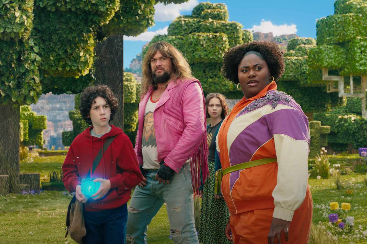 a minecraft movie teaser trailer stars jason momoa and danielle brooks