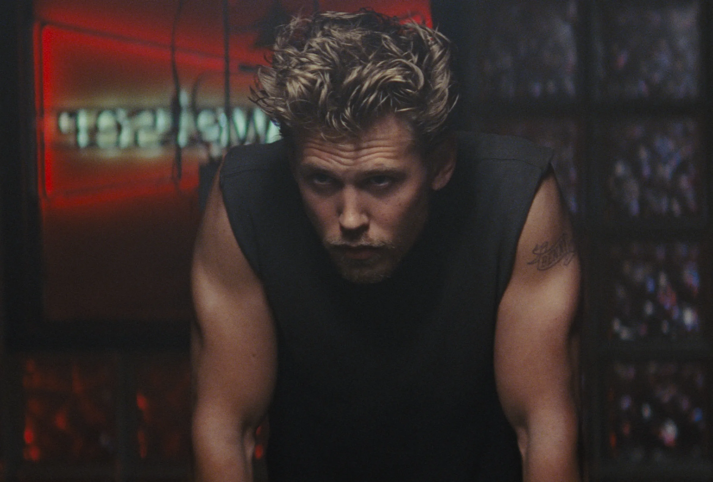 american psycho star austin butler in bikeriders