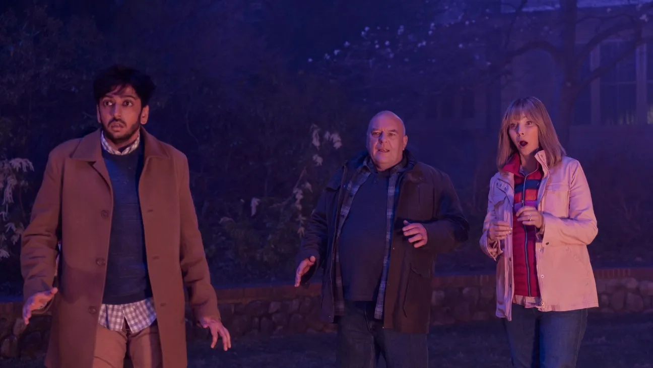 brian cox and lisa kudrow in the parenting trailer