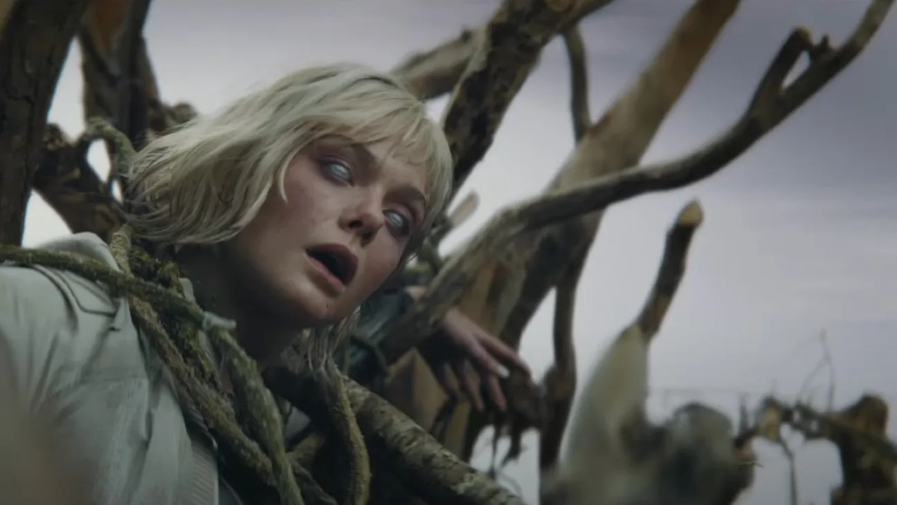 elle fanning as thia in predator badlands