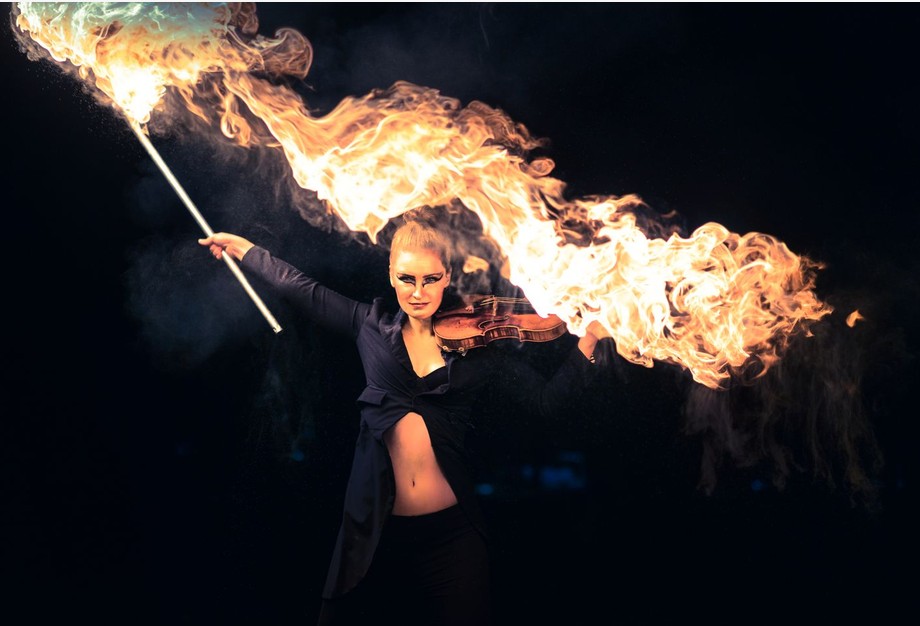 TALE OF THE FIREBIRD – Concerto for Violin, Fire & Acrobatic Orchestra
